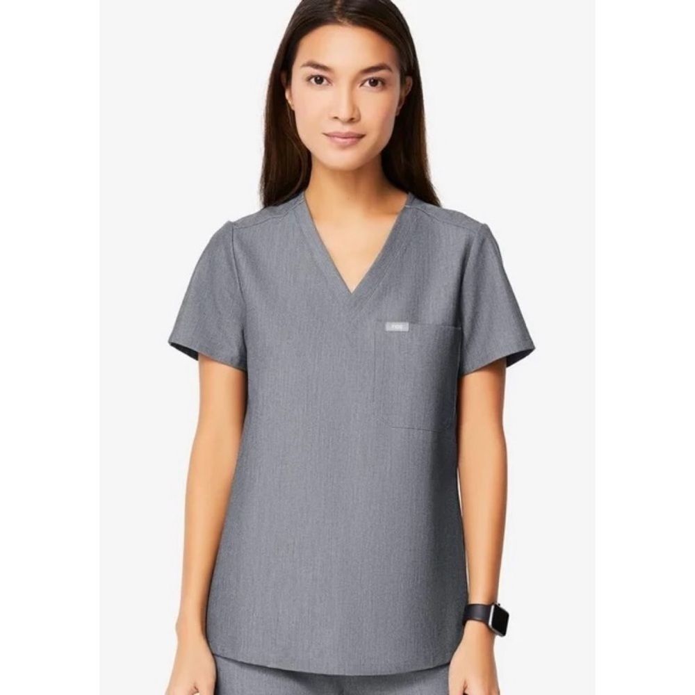 Figs Size XS Catarina One-Pocket Scrub Top in Graphite Grey